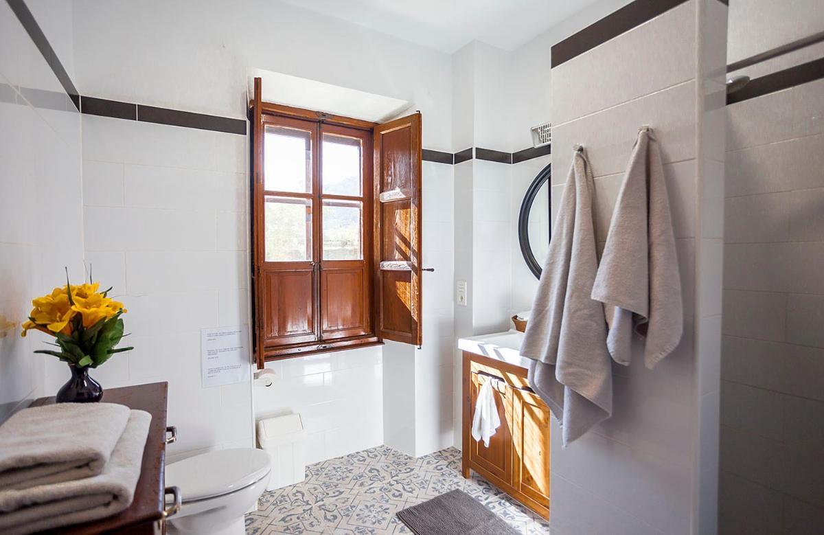 Six-Bedroom House,1499145040:JPEG